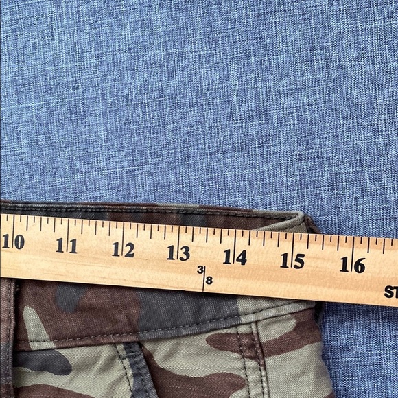 Levi Strauss & Co Men's Camo Shorts MultiPocket Green Size 29 Original Button - Picture 11 of 11